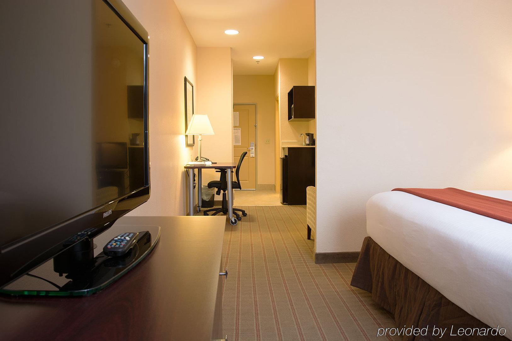 Holiday Inn Express & Suites East Wichita I-35 Andover By Ihg Exterior photo